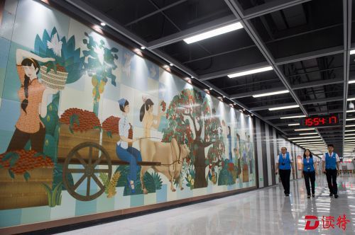 地铁11号线9个车站有艺术墙,瓷片壁画,蚝壳墙展现深圳