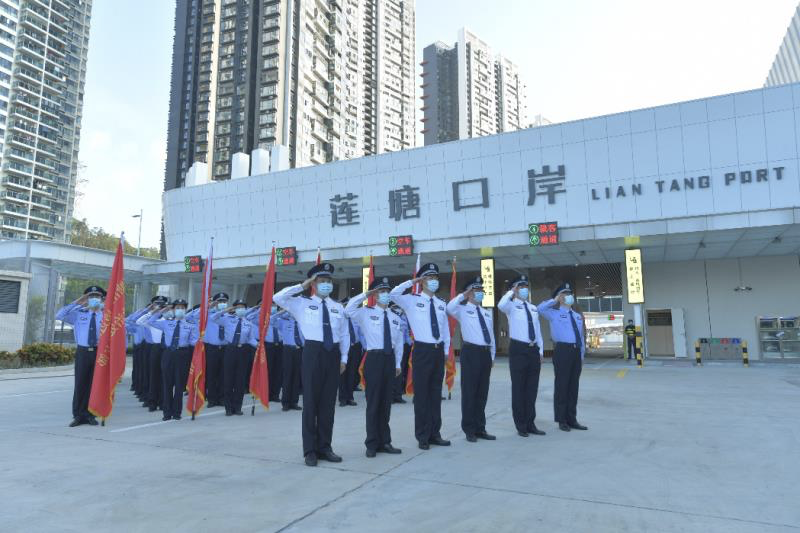 莲塘边检站圆满完成莲塘口岸货检通道开通首日出入境边防检查任务