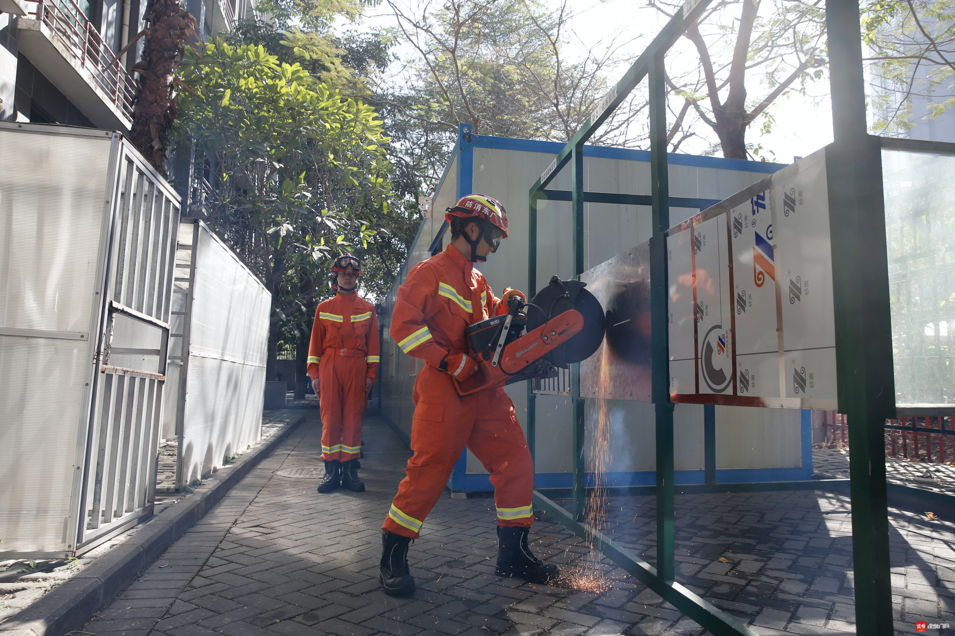 这抹火焰蓝太帅了深圳市消防救援支队新招录125名消防员