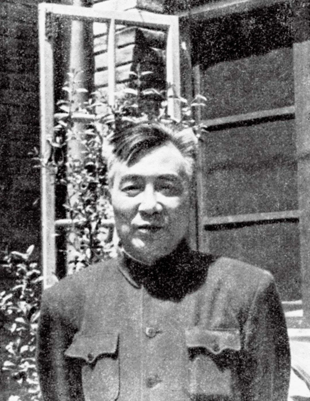 人民文学出版社社长冯雪峰(1957年).图/受访者提供