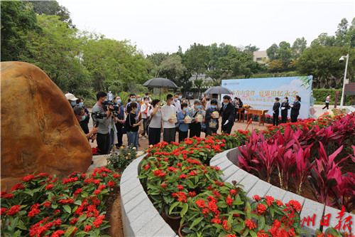 广州银河革命公墓首次举行花坛葬集中安放仪式