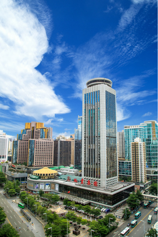 创造"三天一层楼"建设速度的深圳国际贸易中心大厦.