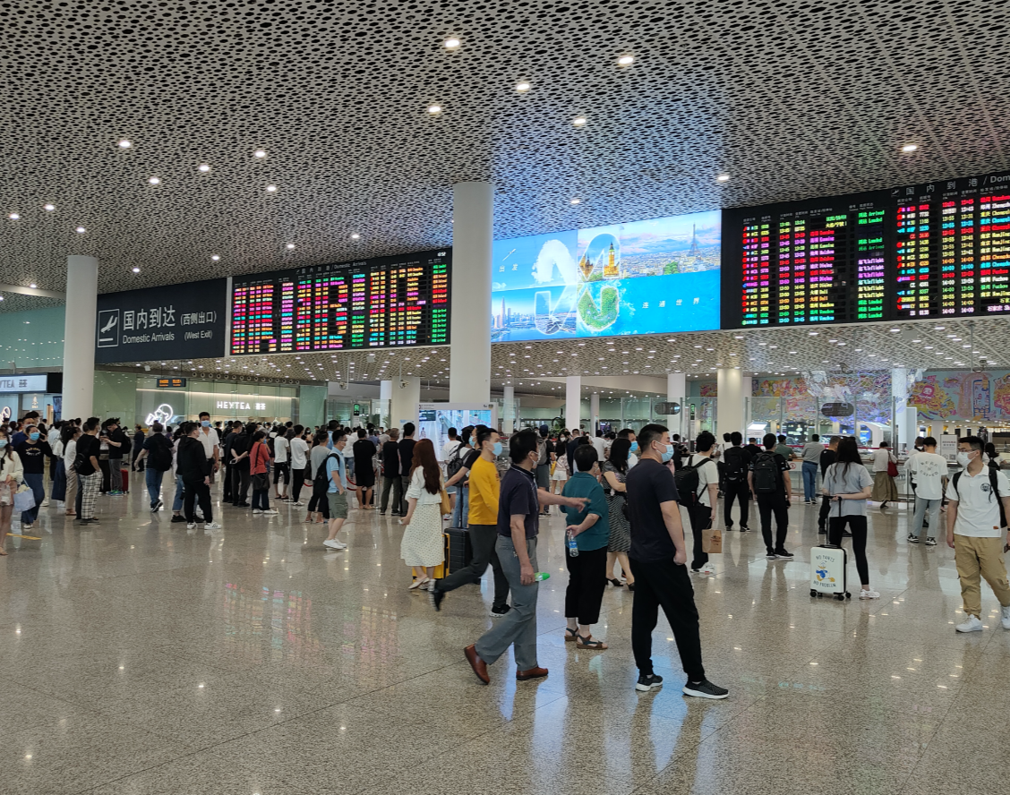 深圳机场五一小长假"进出两旺 单日客流达15.95万人次