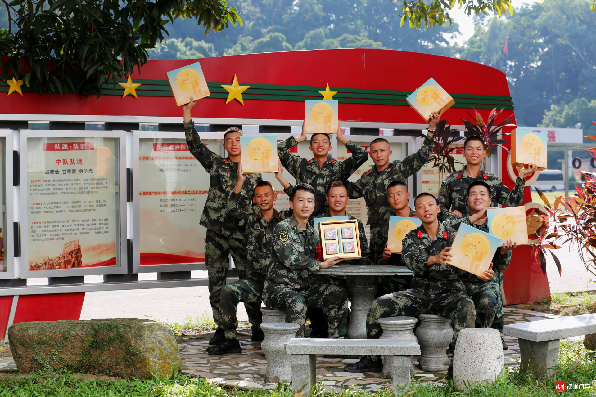 武警广东总队执勤第二支队制作400份月饼送给远方亲人