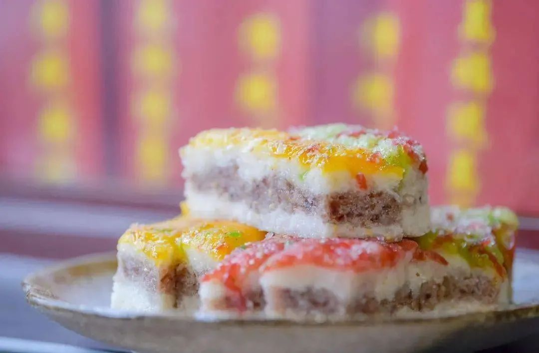 江南各地的重阳糕因原料和制法的不同,种类也不少.
