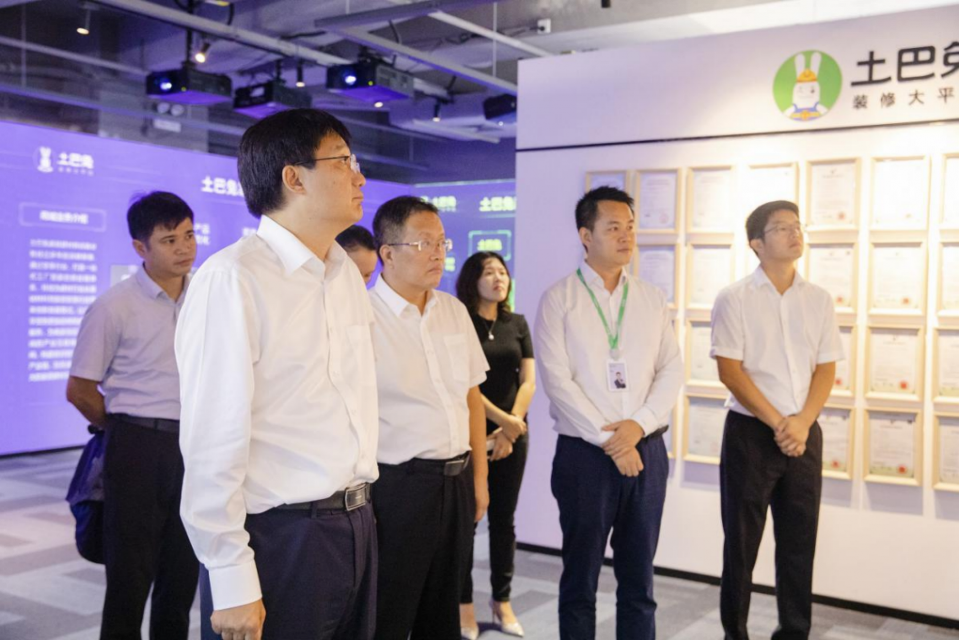 包括抚州市政府党组成员汪华辉,抚州市政府副秘书长,办公室主任李慷