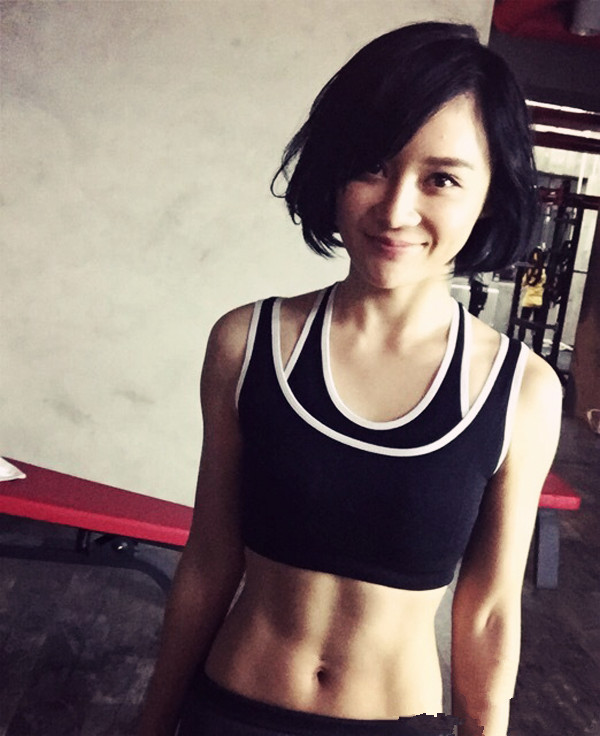 从健身房出来依然女神
