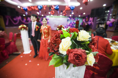 深圳福利中心为“自已的女儿”办婚礼