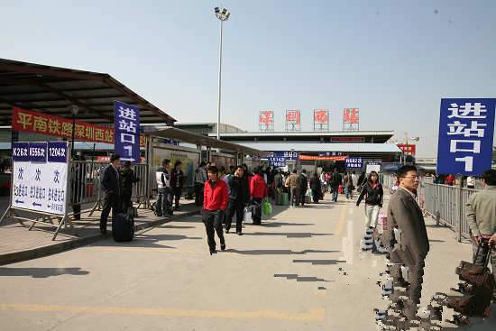 已购深圳西站车票的旅客需提前到代售点换取纸质车票