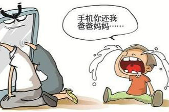 四重唱 |禁止“马路低头族”，提醒能否奏效？立法能否有所作为？