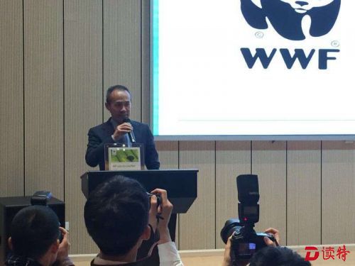 王石现身深圳前海领奖，大谈环保的重要性