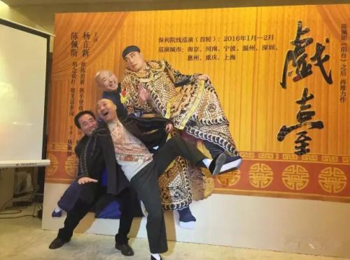 佩斯大叔深圳约你登《戏台》！陈佩斯种树东山再起创新话剧