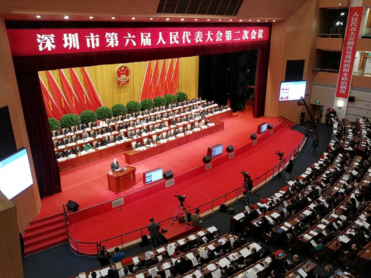 快讯｜深圳经济“逆增长”：那是“必须”的