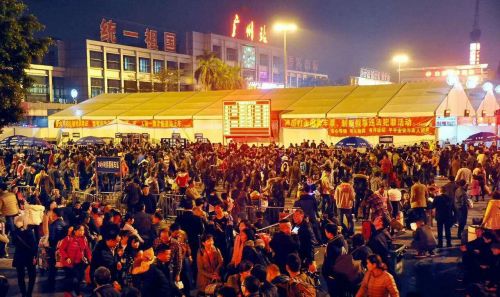 广州火车站2日列车晚点情况怎样？多图带你直击！