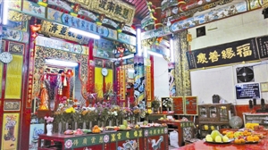 美女记者和家人在缅甸曼德勒旅行，邂逅一位当地华人，然后…… 