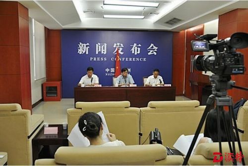 中办国办要求：遇重大突发政府主要负责人要带头接受采访 