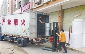 深圳市龙华新区大浪安监部门对危化品进行查扣并立案调查。
