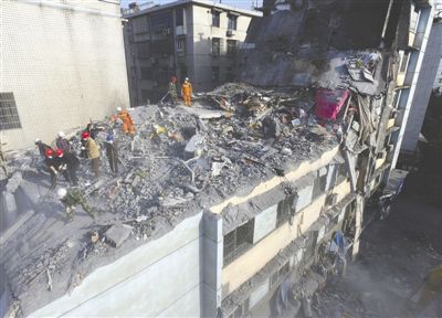 4楼住户“野蛮装修”，弄塌三层楼，这事找谁说理去？