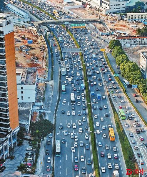 北环大道银湖路段是出梅林关的交通要道