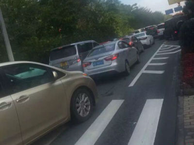深圳湾口岸：车辆拥堵成常事 管理规划要跟上
