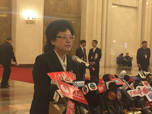 国家卫计委主任李斌：感谢怒斥号贩子的那位姑娘 