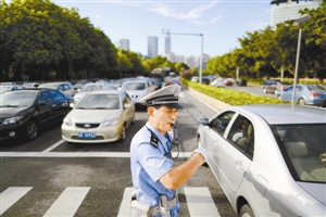 深圳车主必须知道：潮汐、拉链、排阵、可变车道、借道左转