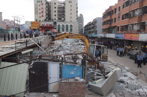 深圳大浪拆除三万平方米违章搭建