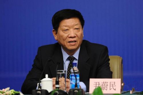 尹蔚民：网络流传延迟退休时间表有误 具体方案今年推出
