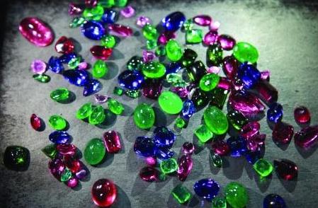 罗湖海关8天查获39宗违规携带珠宝案