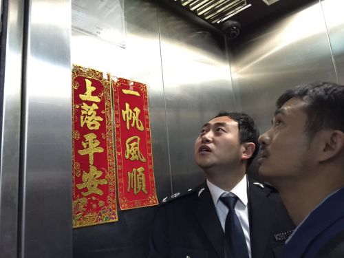 电梯里没有这个标志？那你要当心出险情……                