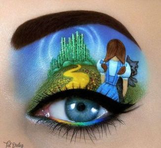 以色列艺术家眼睑上绘出童话世界