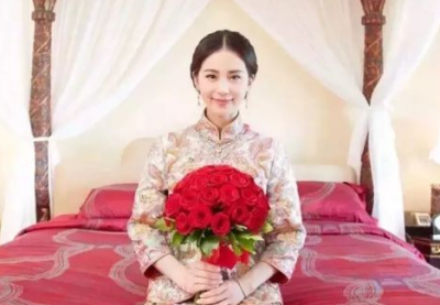 刘诗诗穿着潮绣出嫁  美哭了的新娘装据说耗时需7000余小时
