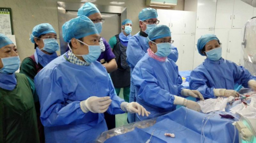 在霍勇教授指导下，市人民医院率先在华南地区开展了室壁瘤患者的左心室降落伞术。