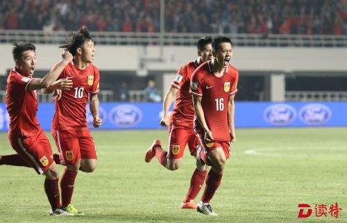 国足2:0击败卡塔尔 国足要出线了！！！