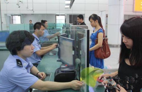 返乡祭祀带乳猪水果过关？检验检疫说不可以