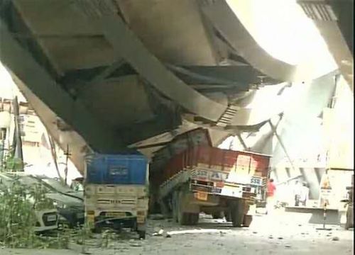 突发 | 印度加尔各答一高架桥坍塌 至少10人死亡