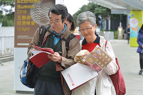 香港43万长者每月领取2390港元津贴