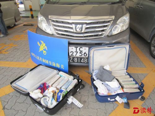 两地牌车入境，警报响起！原来两个行李箱里竟装了100万欧元