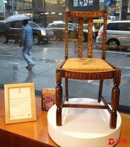 曾坐在上面写《哈利·波特》 罗琳“魔法椅”卖了39.4万美元