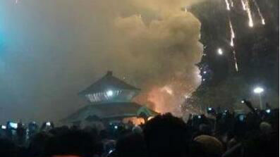 印度寺庙大火已致102死350伤 总理将赶赴火灾现场