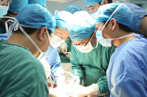 倪勇教授团队为患者摘除胰岛素瘤