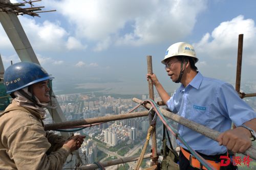 陆建新：以责任和担当为青年员工树起楷模