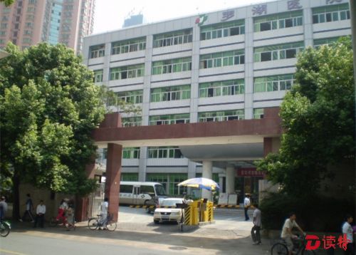 从此直起了腰！3名喀什脊柱侧弯患儿在深获救治