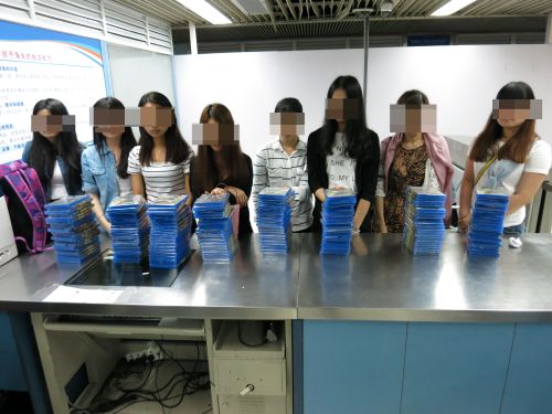 帮“水客”带货进关被抓现行 8名女大学生为蝇头小利亏大了