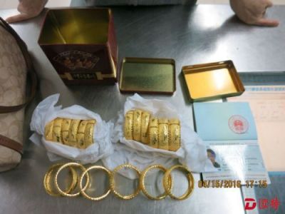 女子将18只黄金手镯藏于茶叶罐内企图带入香港“交货”