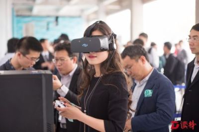 深圳成VR产业“聚风口”  从设计到产品一周搞掂