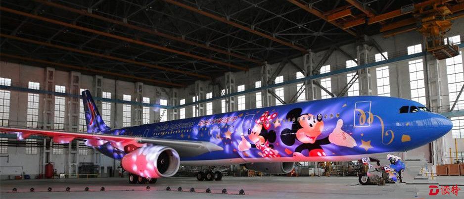 上海迪士尼主题彩绘飞机来喽!