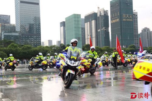 140辆交警铁骑威风上路 平均接警时间仅有4分37秒