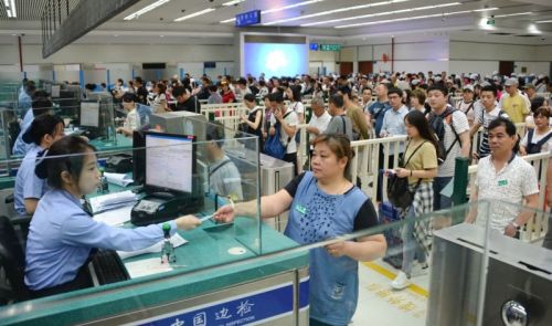  “五一”小长假将近106万人次出入皇岗、福田口岸