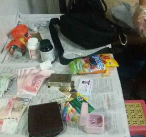 6个人在火车站吃面时，装有现金和钻石的名牌包被偷了……